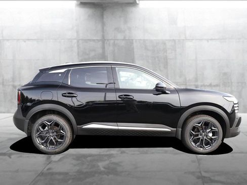 New 2025 Nissan Kicks SR image 5