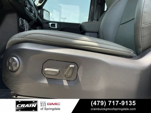 Used 2025 Jeep Gladiator Mojave w/ Convenience Group AWD/4WD image 11