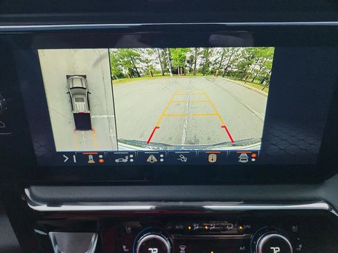 Used 2024 GMC Sierra 1500 AT4 w/ Technology Package AWD/4WD image 21