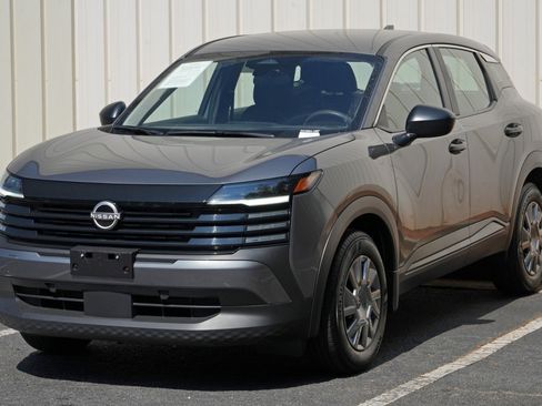 Used 2025 Nissan Kicks S FWD image 38
