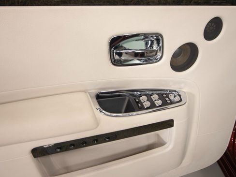 Used 2015 Rolls-Royce Ghost Extended Wheelbase image 39