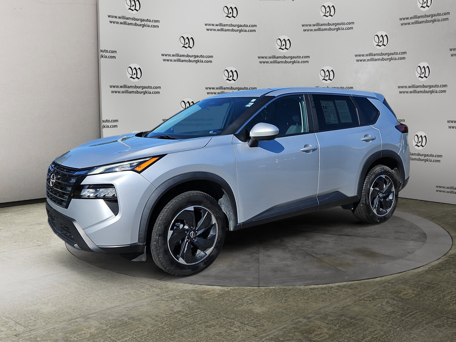 Used 2024 Nissan Rogue SV AWD/4WD image 1