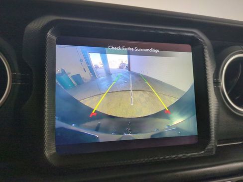 Used 2022 Jeep Wrangler Unlimited Sahara w/ Cold Weather Group image 23