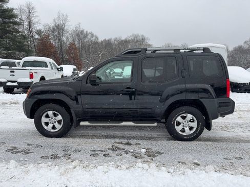 Used 2013 Nissan Xterra 4WD image 2