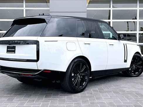 Used 2025 Land Rover Range Rover SE AWD/4WD image 12