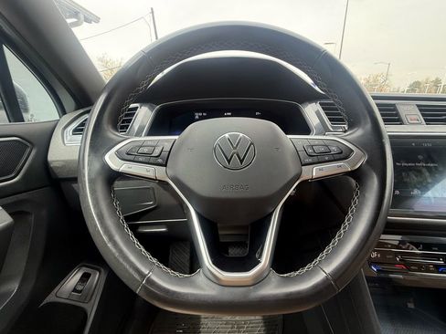 Used 2022 Volkswagen Tiguan SE w/ Panoramic Sunroof Package image 20