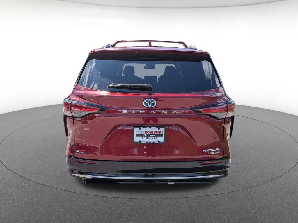 Used 2021 Toyota Sienna Platinum FWD image 5