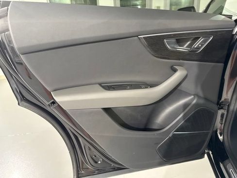 Used 2019 Audi Q8 Premium Plus AWD/4WD image 18