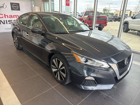 Used 2022 Nissan Altima 2.5 SV FWD image 2