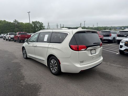 Used 2020 Chrysler Pacifica Limited w/ Advanced Safetytec Group FWD image 2