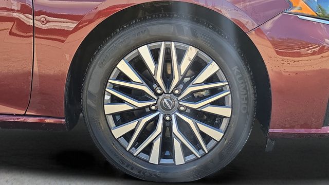 Used 2024 Nissan Altima 2.5 SV FWD image 17