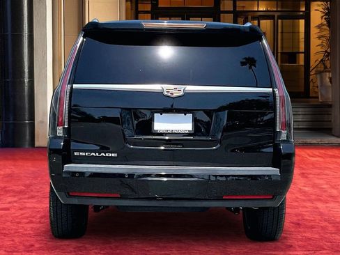 Used 2019 Cadillac Escalade Premium Luxury RWD image 5