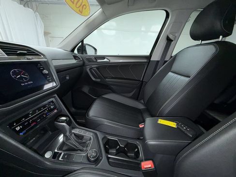 Used 2024 Volkswagen Tiguan SE w/ Panoramic Sunroof Package AWD/4WD image 8