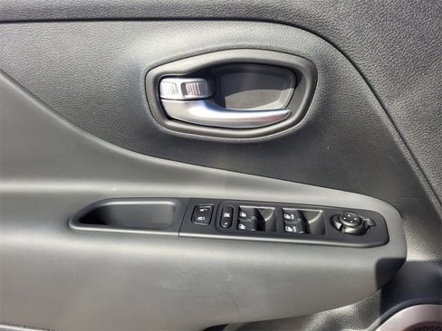 Used 2022 Jeep Renegade Latitude w/ Convenience Group image 24