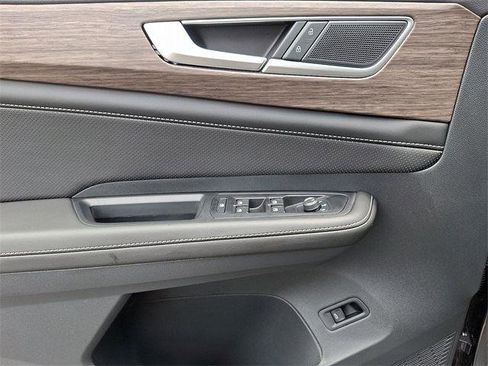 New 2025 Volkswagen Atlas SEL image 11