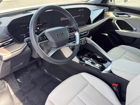 Used 2025 Audi Q5 Premium Plus w/ Premium Plus AWD/4WD image 7