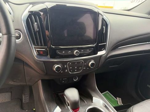 Used 2023 Chevrolet Traverse RS FWD image 8