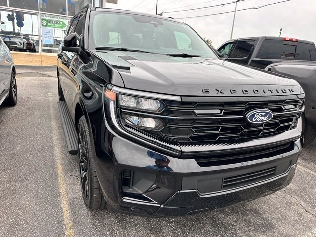 Used 2027 Ford Expedition Platinum w/ Stealth Performance Package AWD/4WD image 2