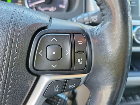 Used 2017 Toyota Highlander Plus image 31