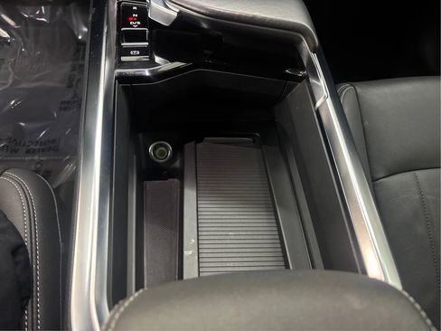 Used 2022 Audi e-tron Premium w/ Convenience Plus Package AWD/4WD image 22