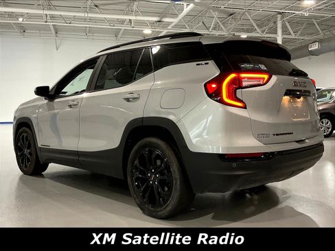 Used 2022 GMC Terrain SLE w/ Driver Convenience Package FWD image 3