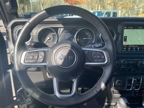 Used 2022 Jeep Wrangler Unlimited Sahara w/ Cold Weather Group AWD/4WD image 16