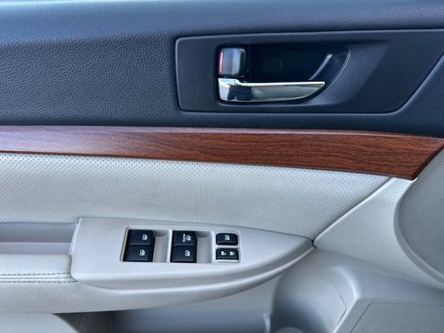 Used 2013 Subaru Outback 3.6R Limited image 12