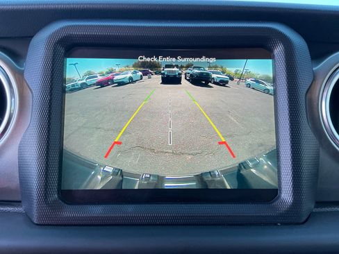 Used 2018 Jeep Wrangler Unlimited Sahara image 29