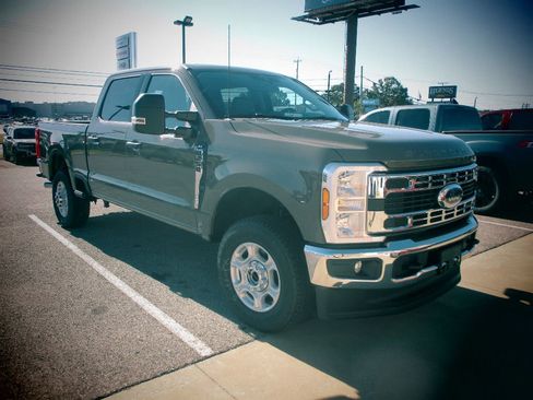 New 2026 Ford F250 XLT w/ FX4 Off-Road Package AWD/4WD image 1