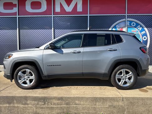 Used 2023 Jeep Compass Latitude w/ Convenience Group image 11