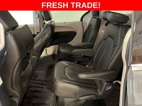 Used 2023 Chrysler Pacifica Touring-L AWD/4WD image 25