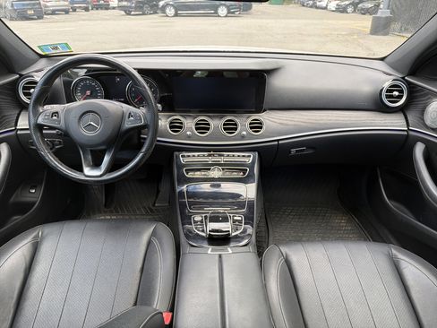 Used 2017 Mercedes-Benz E 300 4MATIC image 4