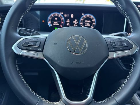 Used 2025 Volkswagen Tiguan SE AWD/4WD image 22