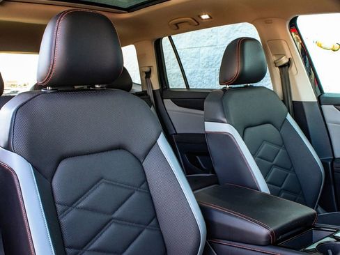 Used 2024 Volkswagen Atlas Peak Edition SE AWD/4WD image 41