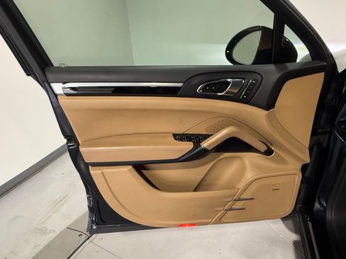Used 2016 Porsche Cayenne S AWD/4WD image 12