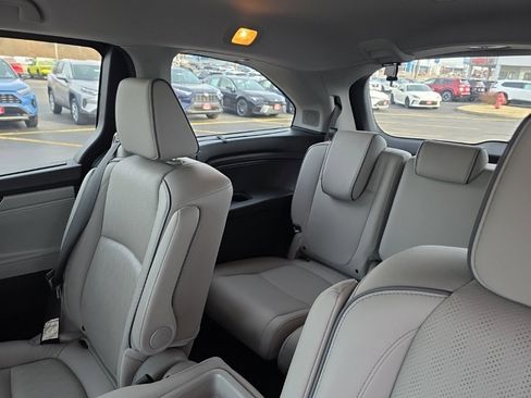 Used 2022 Honda Odyssey Elite image 14