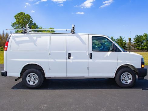 Used 2021 Chevrolet Express 2500 w/ Driver Convenience Package RWD image 4