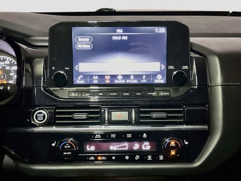 Used 2023 Nissan Pathfinder SL AWD/4WD image 15