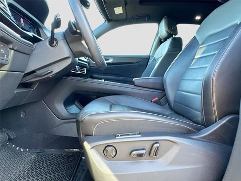 Used 2024 Volkswagen Atlas Cross Sport SEL image 17