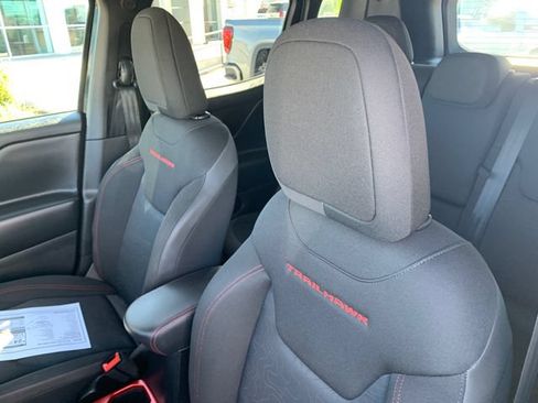 Used 2019 Jeep Renegade Trailhawk AWD/4WD image 25