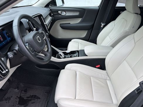 Used 2023 Volvo XC40 B4 Ultimate w/ Protection Package Premier FWD image 5