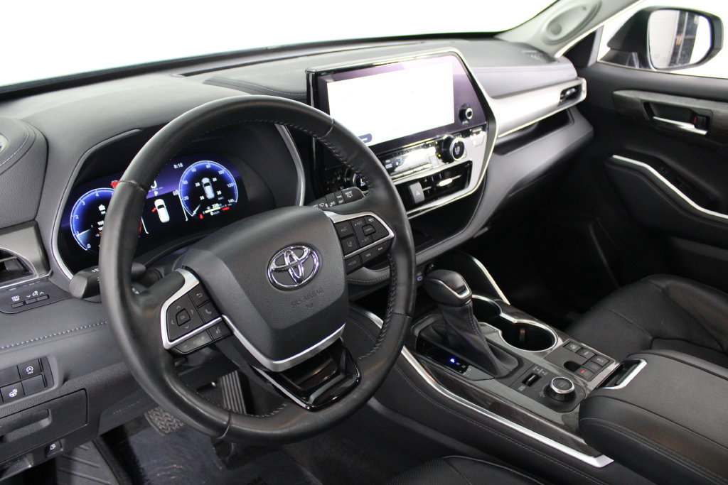 Used 2023 Toyota Highlander Limited AWD/4WD image 16