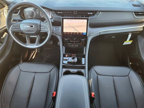 New 2025 Jeep Grand Cherokee Limited w/ Black Appearance Package image 19