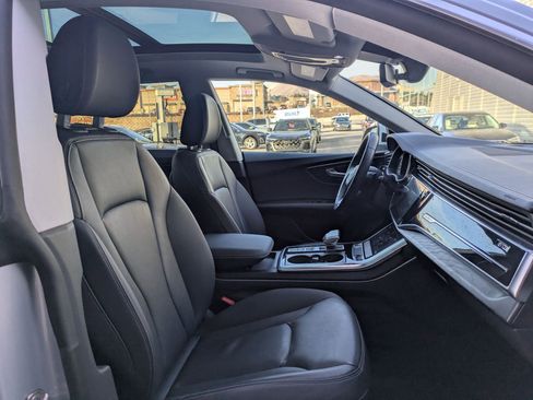 Used 2023 Audi Q8 Premium image 28