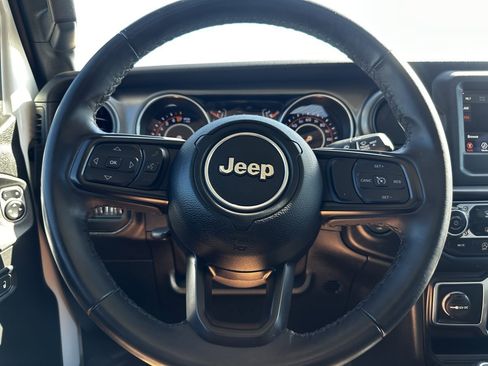 Used 2022 Jeep Gladiator Sport image 34