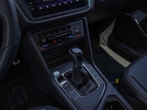 New 2024 Volkswagen Tiguan SE R-Line image 19
