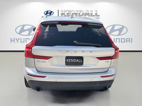 Used 2019 Volvo XC60 T5 Momentum w/ Premium Package FWD image 5