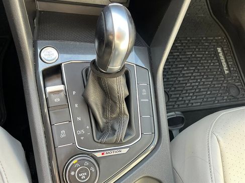 Used 2018 Volkswagen Tiguan SEL image 33