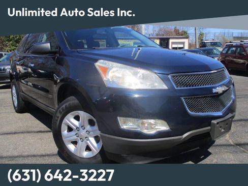 Used 2011 Chevrolet Traverse LS image 1