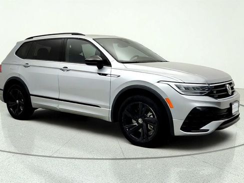 Used 2023 Volkswagen Tiguan SE R-Line FWD image 3